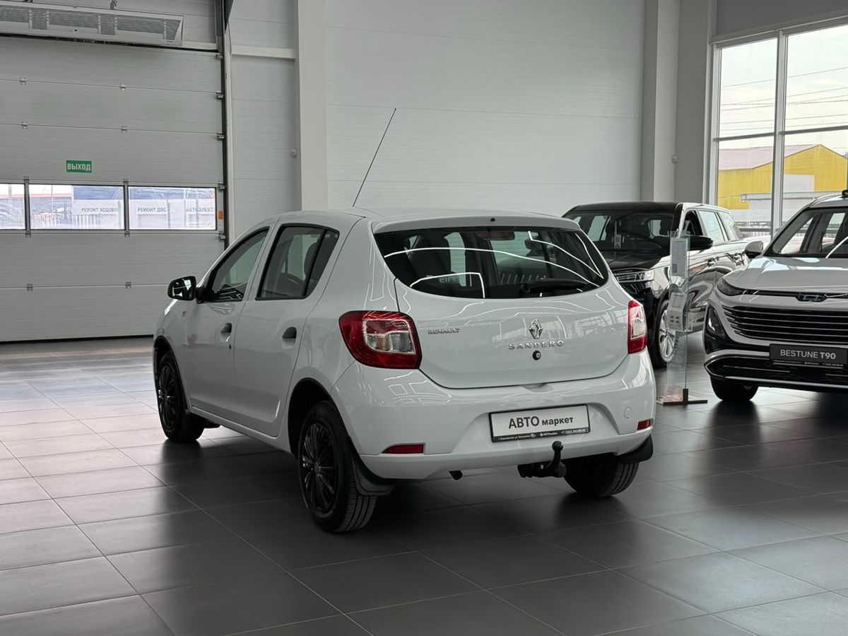 Renault Sandero II Рестайлинг 1.6 MT (82 л.с.) 2018 — фото 2
