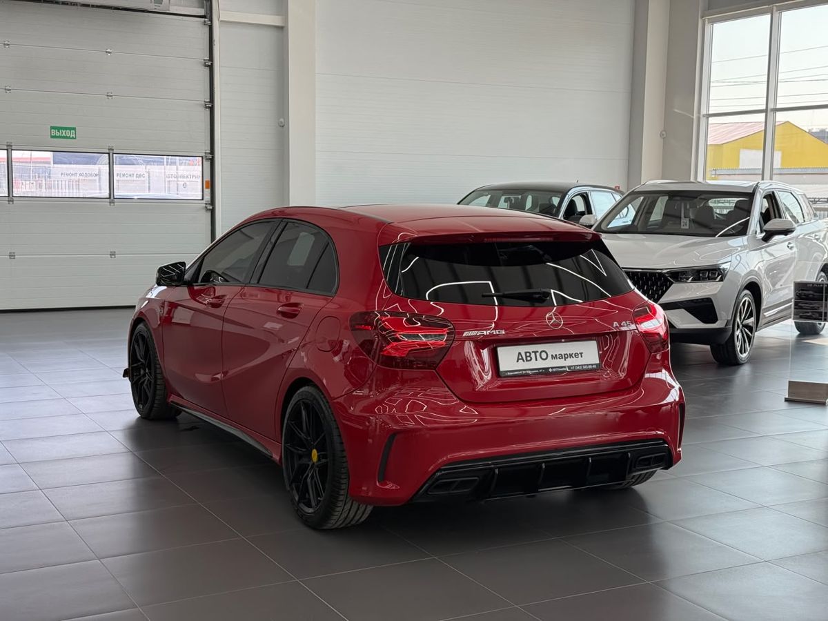 Mercedes-Benz A-Класс AMG I (W176) Рестайлинг 45 AMG 2.0 AMT (381 л.с.) 4WD A 45 4MATIC Особая серия 2016 — фото 2