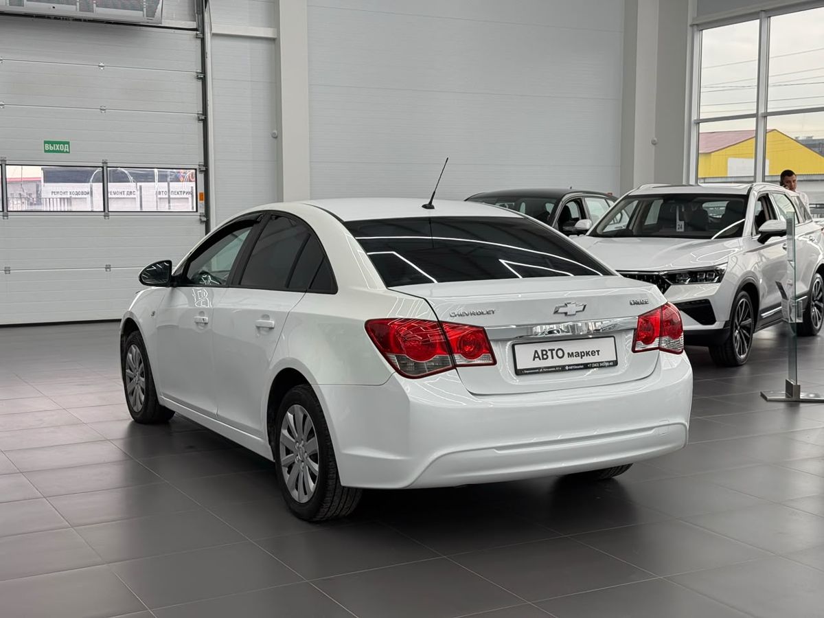 Chevrolet Cruze I Рестайлинг 1.8 AT (141 л.с.) LTZ 2013 — фото 2
