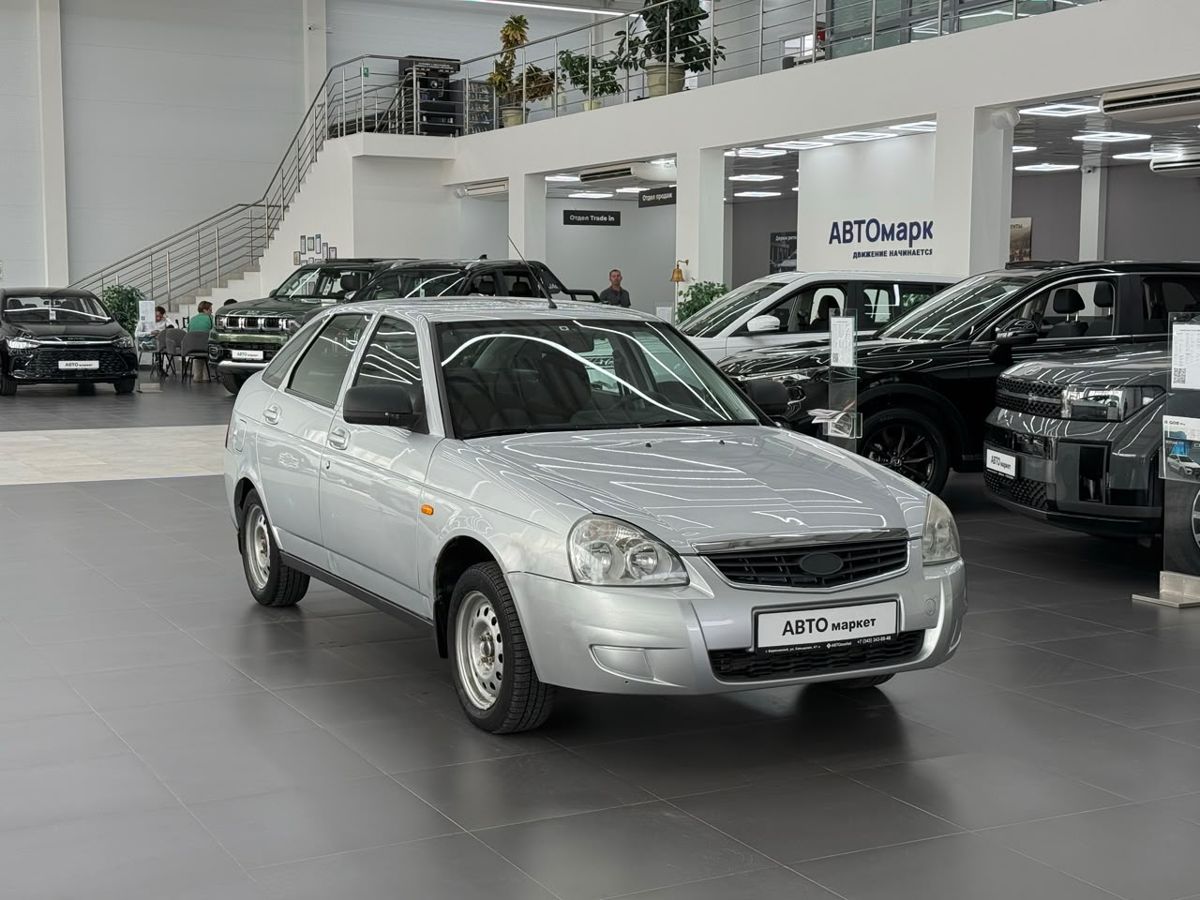 Lada (ВАЗ) Priora I Рестайлинг 1.6 MT (98 л.с.) 2014