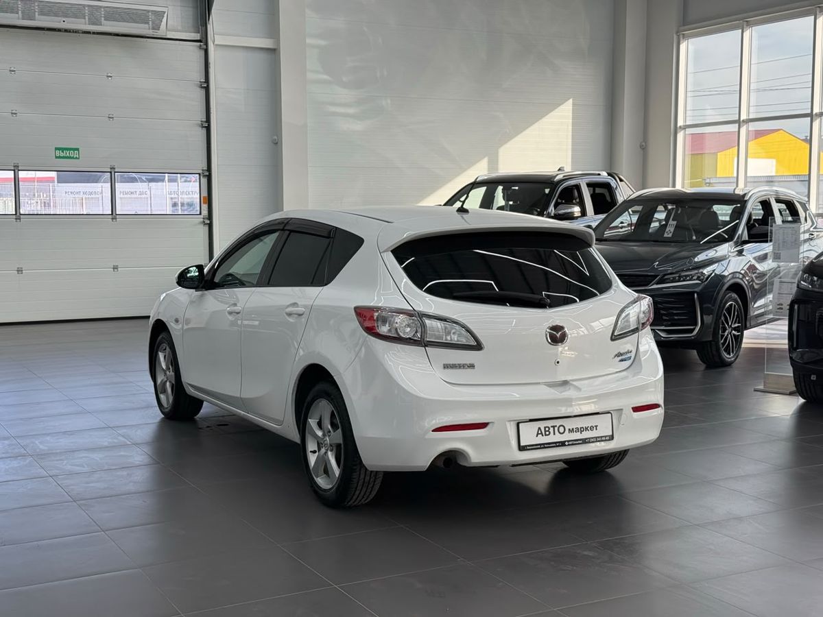 Mazda Axela II 1.5 CVT (111 л.с.) 2011 — фото 2