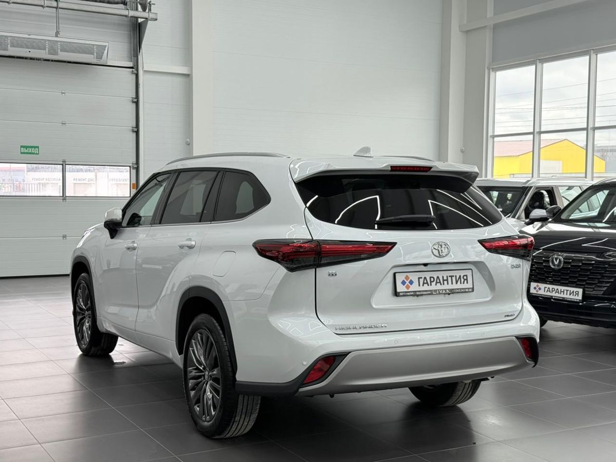 Toyota Highlander IV (XU70) 2.0 AT (248 л.с.) 4WD 2026 — фото 2