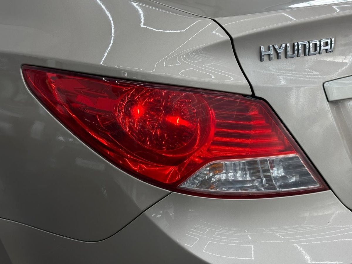 Hyundai Solaris I 1.4 MT (107 л.с.) Optima 2012 — фото 3