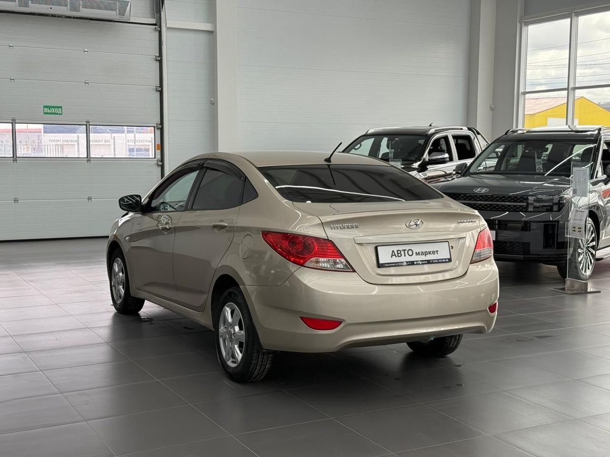 Hyundai Solaris I 1.4 MT (107 л.с.) Optima 2012 — фото 2