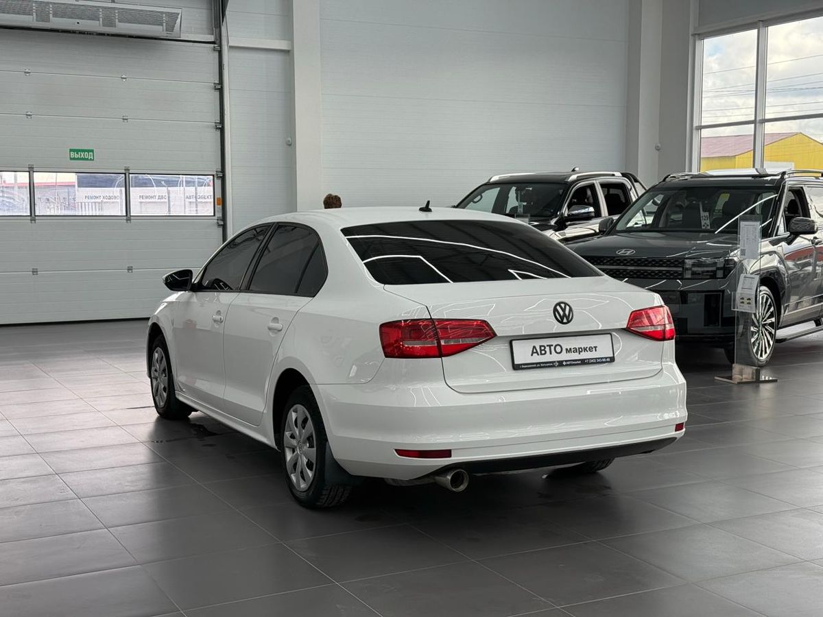 Volkswagen Jetta VI Рестайлинг 1.6 MT (85 л.с.) 2015 — фото 2