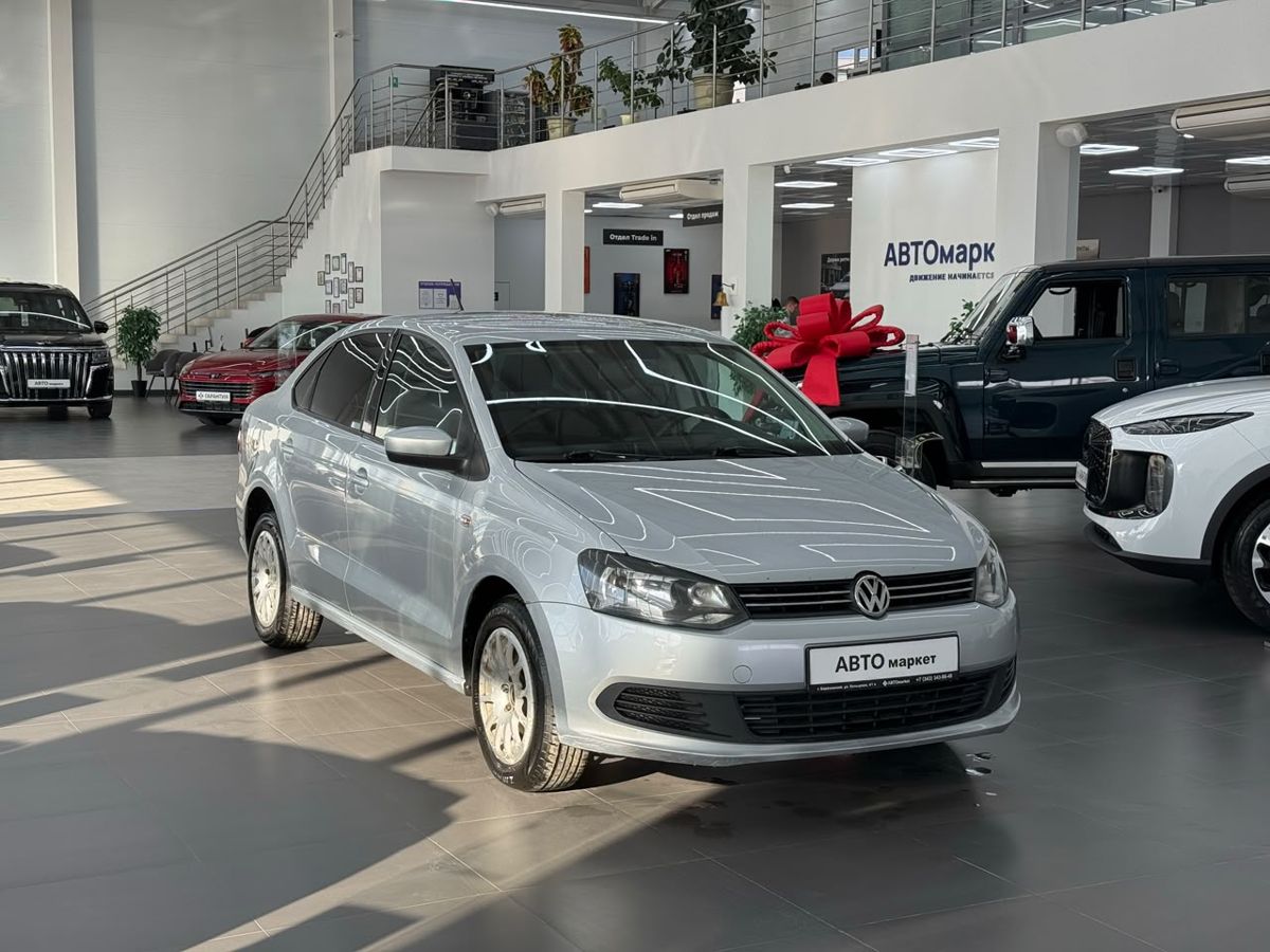 Volkswagen Polo V 1.6 MT (105 л.с.) 2014