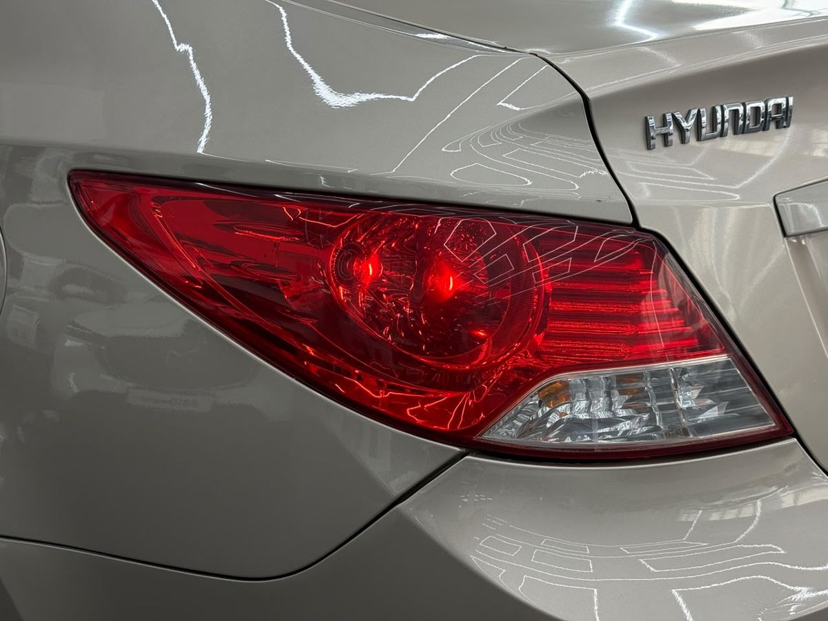 Hyundai Solaris I 1.4 MT (107 л.с.) 2012 — фото 3