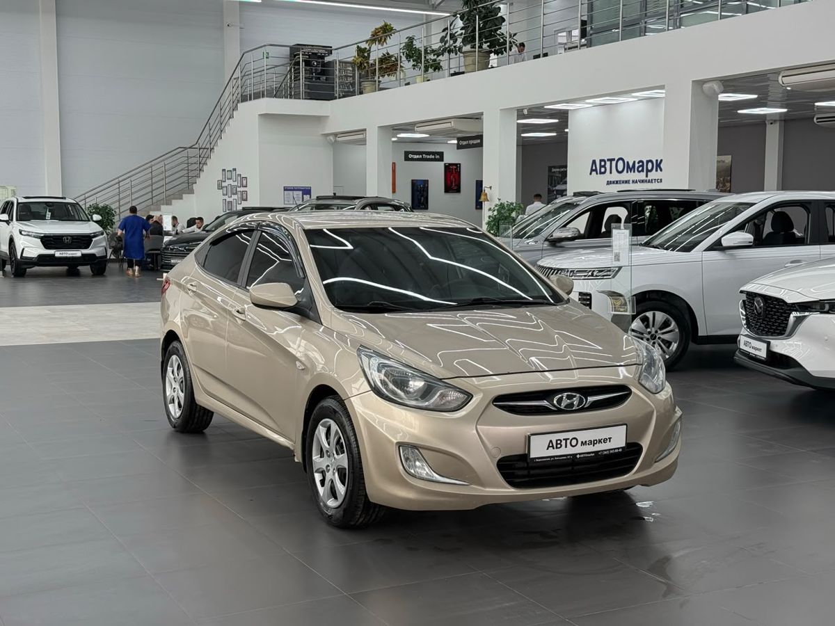 Hyundai Solaris I 1.4 MT (107 л.с.) 2012