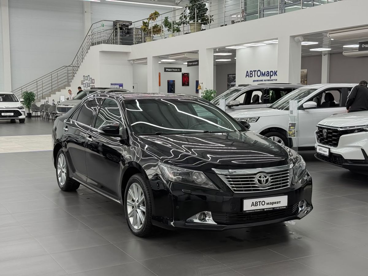 Toyota Camry VII (XV50) Рестайлинг 2.5 AT (181 л.с.) 2014