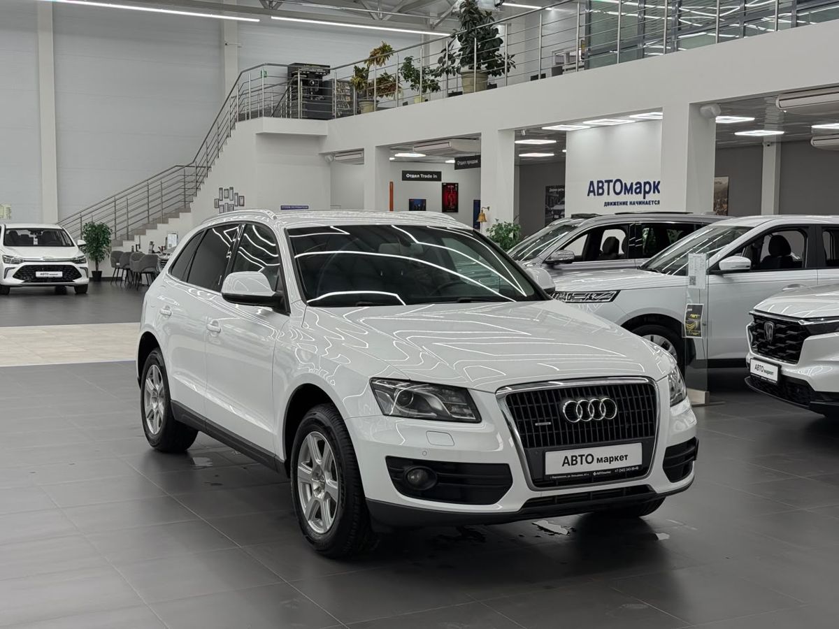 Audi Q5 I (8R) 2.0 AMT (211 л.с.) 4WD Базовая 2010