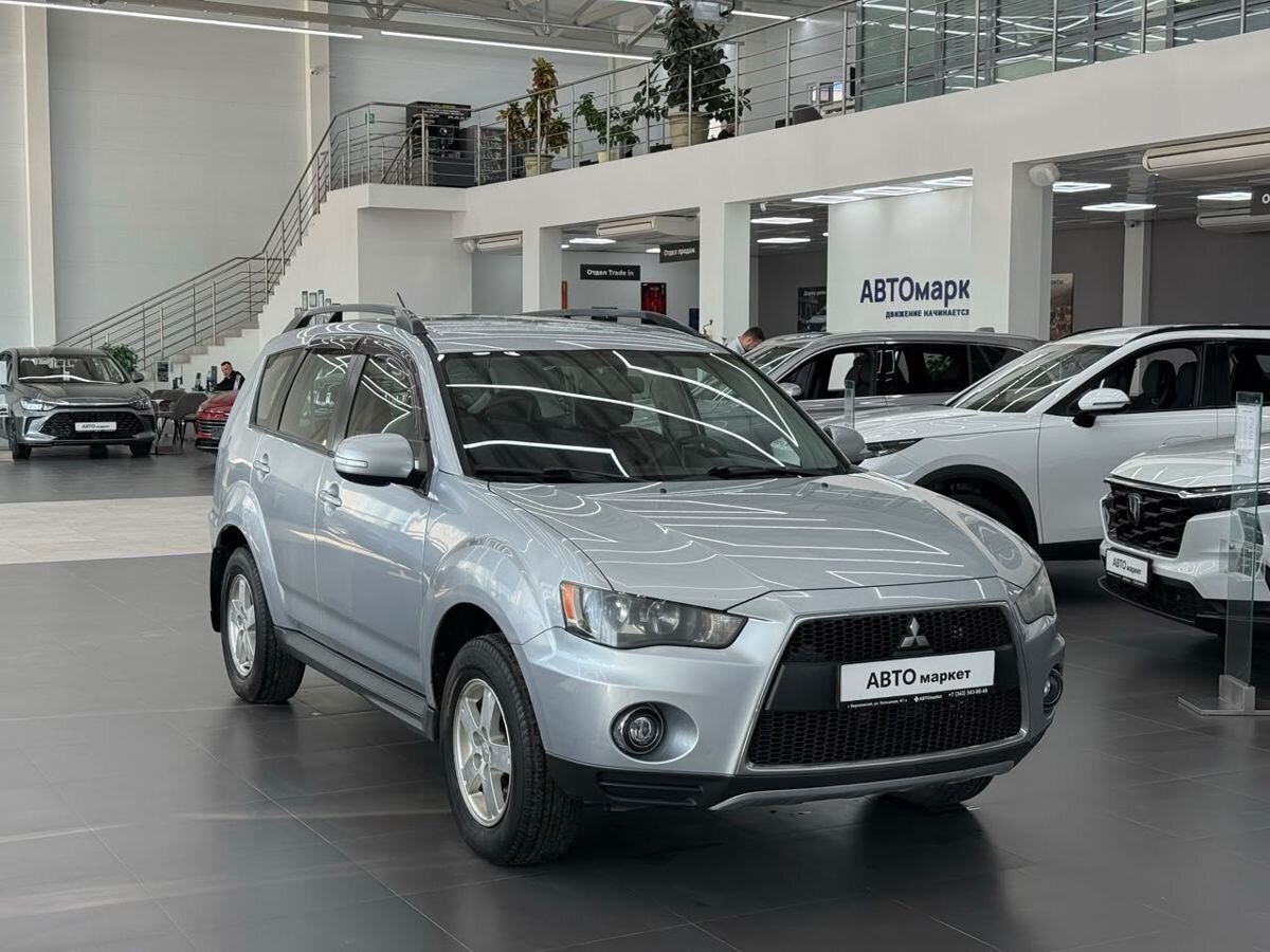 Mitsubishi Outlander II Рестайлинг 2.0 CVT (147 л.с.) 4WD Intense 2011