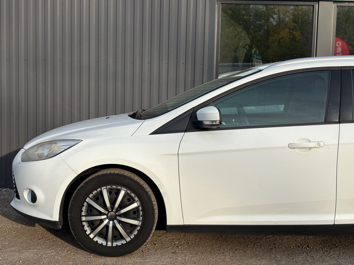 Ford Focus III 1.6 MT (105 л.с.) Trend 2014 — фото 8