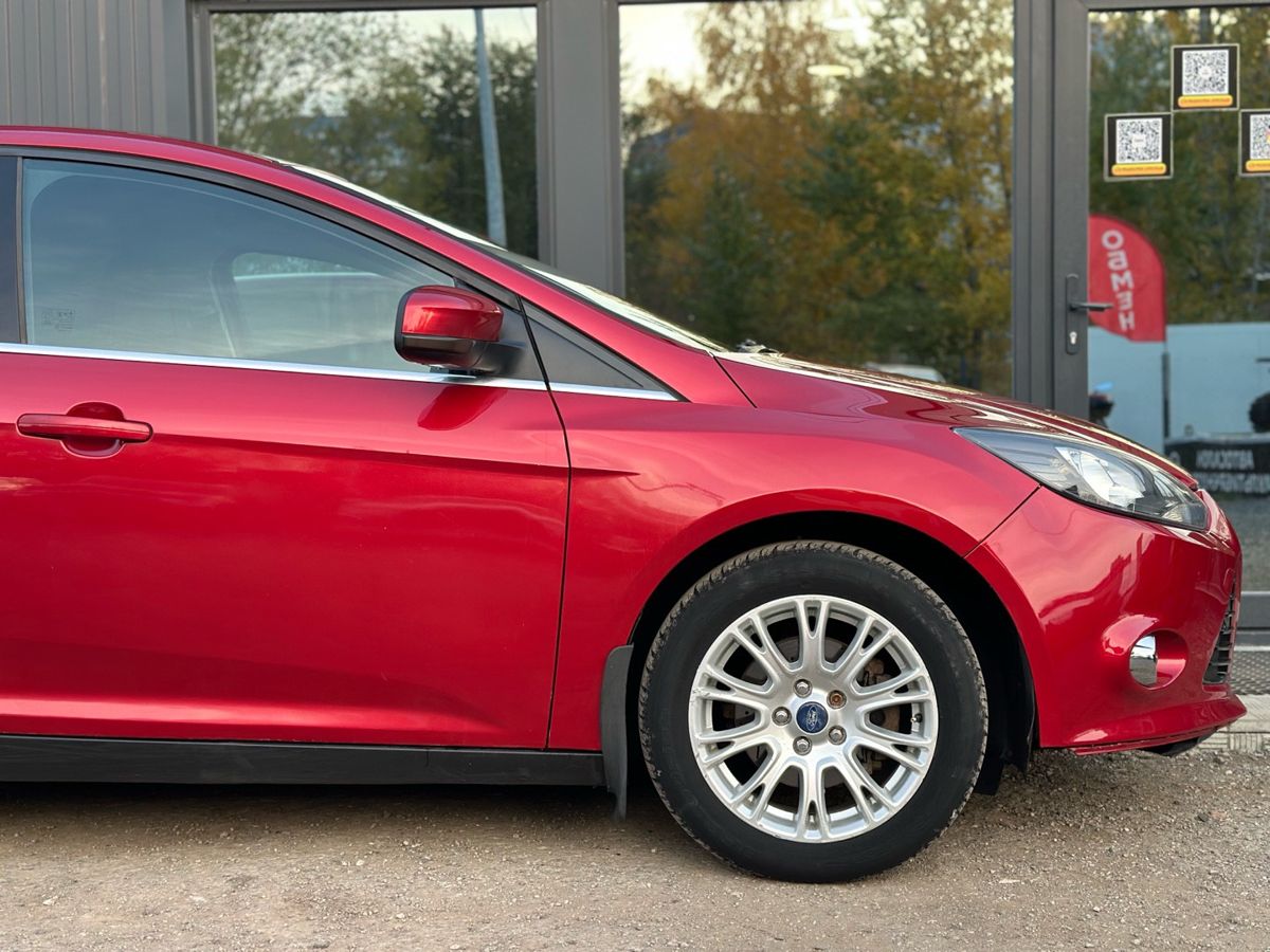 Ford Focus III 1.6 MT (125 л.с.) Titanium 2013 — фото 4