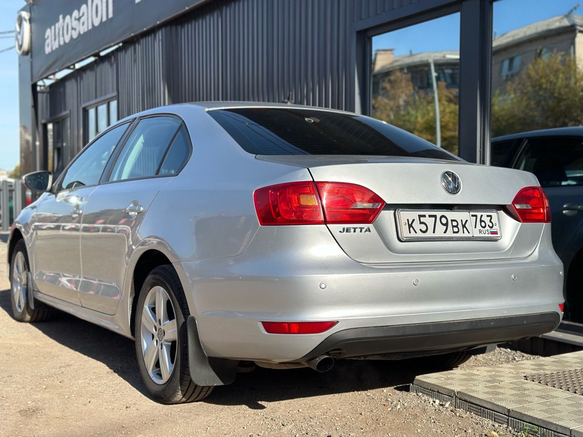 Volkswagen Jetta VI 1.6 AT (105 л.с.) Comfortline 2013 — фото 10