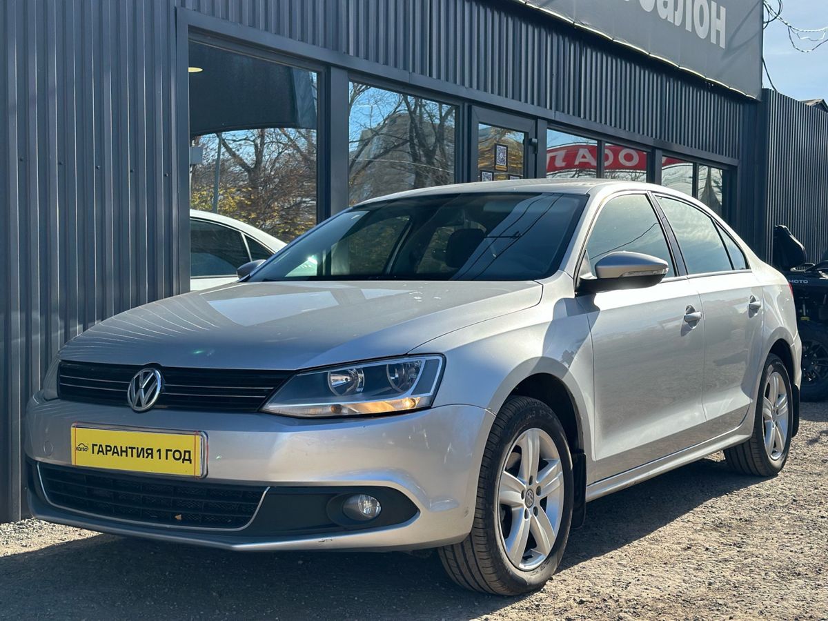 Volkswagen Jetta VI 1.6 AT (105 л.с.) Comfortline 2013 — фото 8