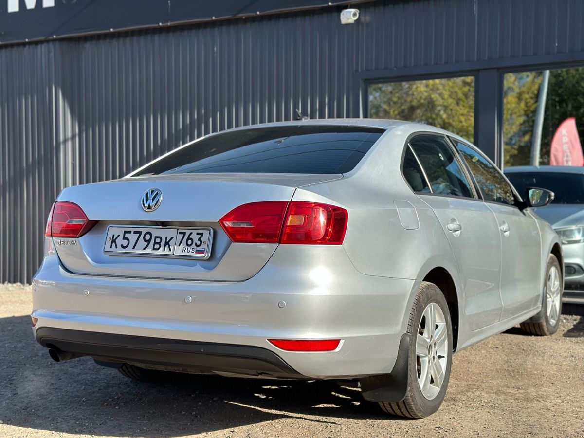 Volkswagen Jetta VI 1.6 AT (105 л.с.) Comfortline 2013 — фото 9