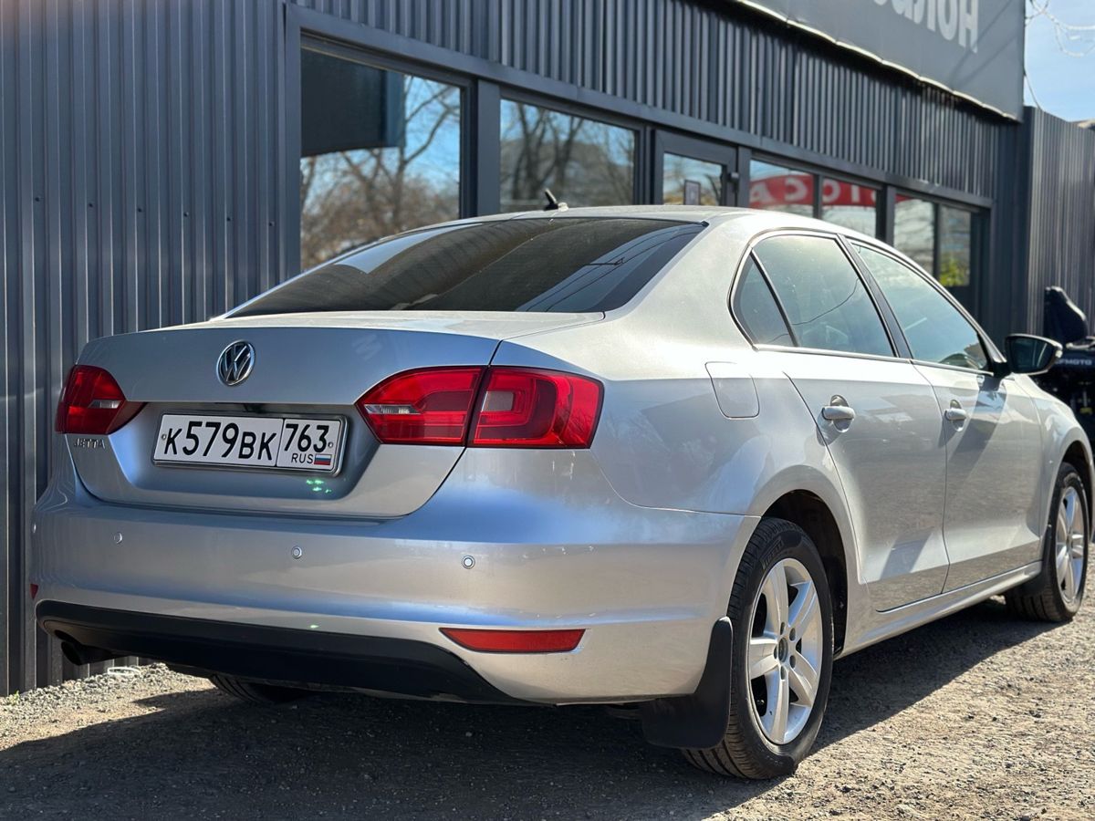 Volkswagen Jetta VI 1.6 AT (105 л.с.) Comfortline 2013 — фото 6