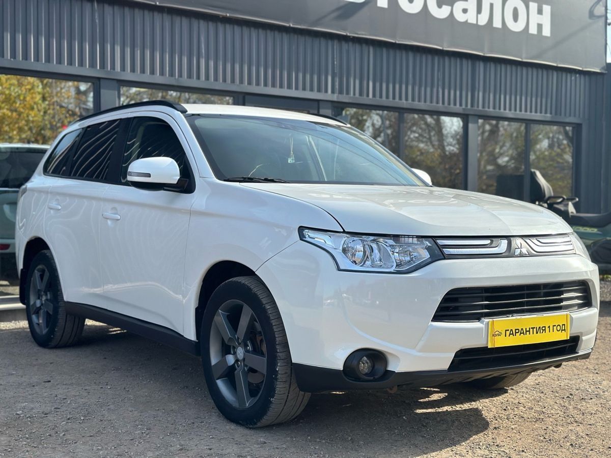 Mitsubishi Outlander III 2.4 CVT (167 л.с.) 4WD Intense 2013 — фото 1