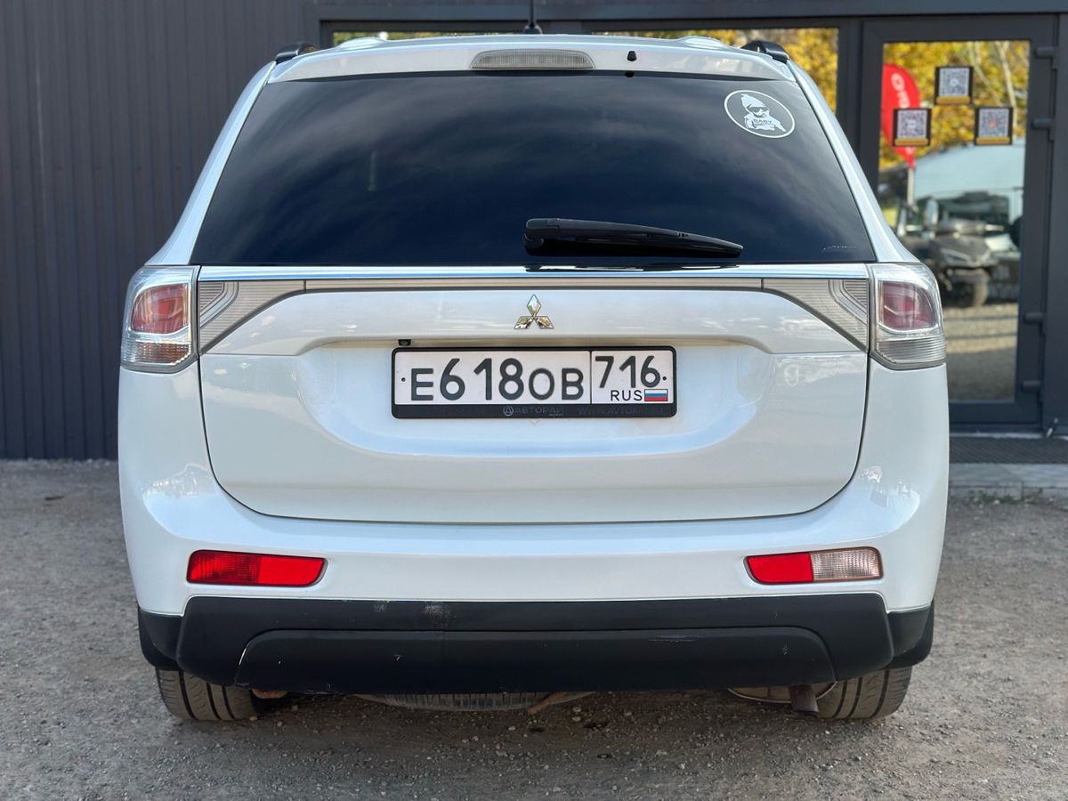 Mitsubishi Outlander III 2.4 CVT (167 л.с.) 4WD Intense 2013 — фото 5