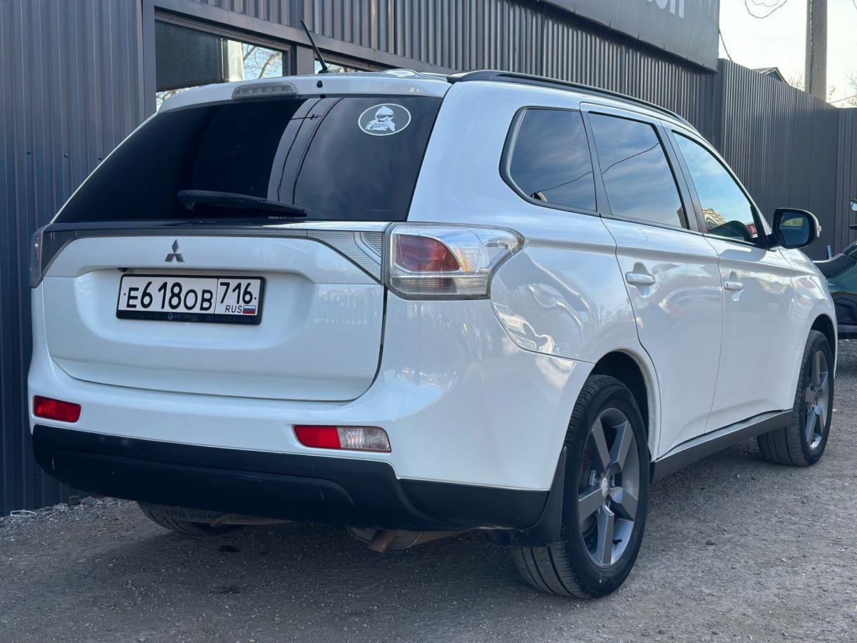 Mitsubishi Outlander III 2.4 CVT (167 л.с.) 4WD Intense 2013 — фото 9