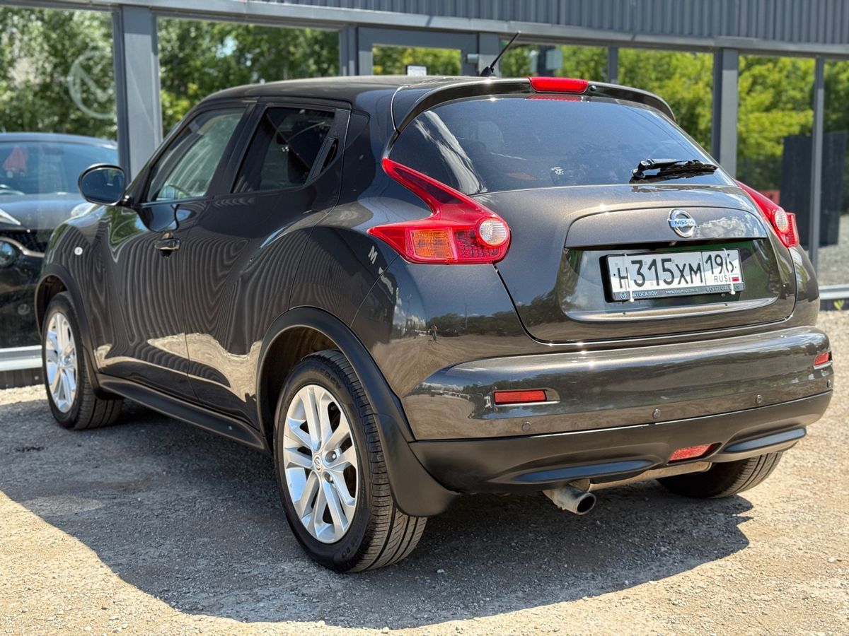 Nissan Juke I 1.6 CVT (190 л.с.) 4WD SHIRO 2011 — фото 9