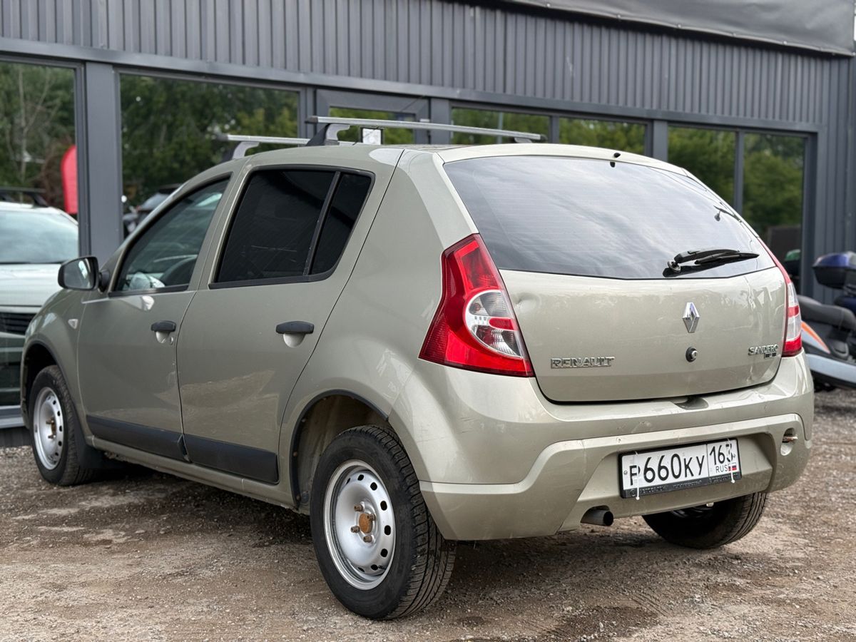 Renault Sandero I 1.6 MT (84 л.с.) 2011 — фото 7