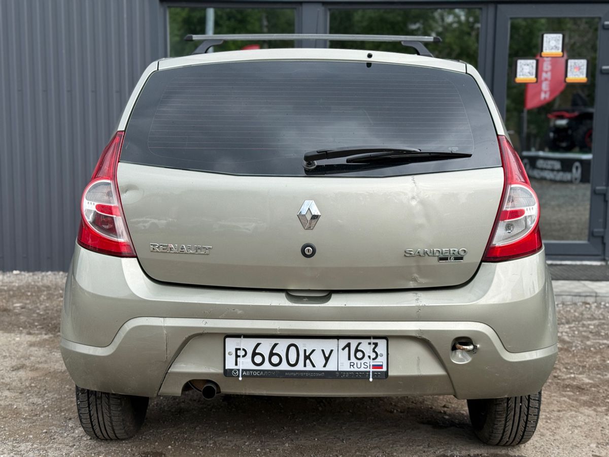 Renault Sandero I 1.6 MT (84 л.с.) 2011 — фото 8
