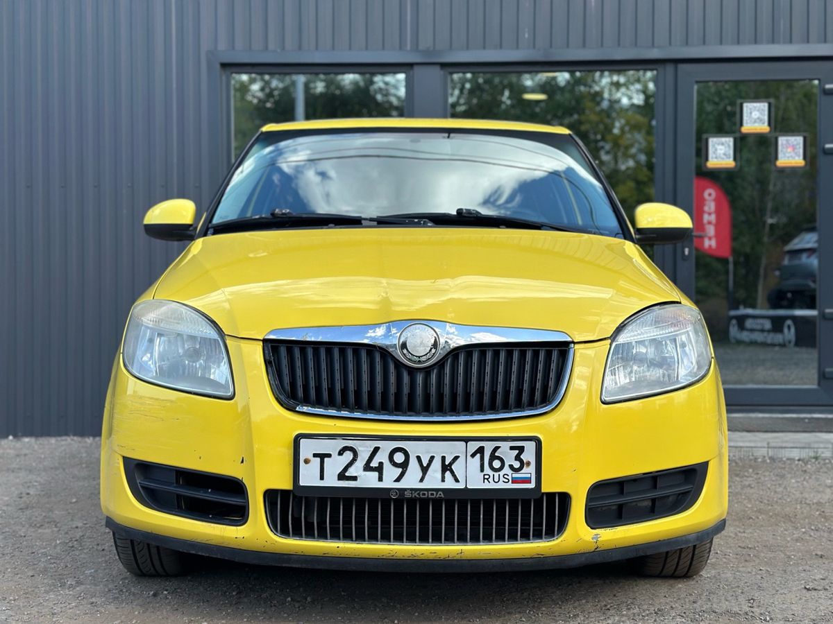 Skoda Fabia II 1.2 MT (70 л.с.) Ambiente 2008 — фото 2