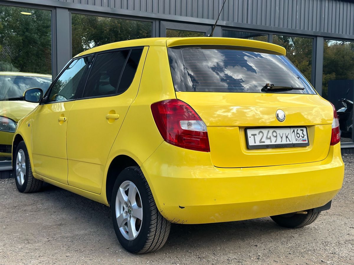 Skoda Fabia II 1.2 MT (70 л.с.) Ambiente 2008 — фото 10