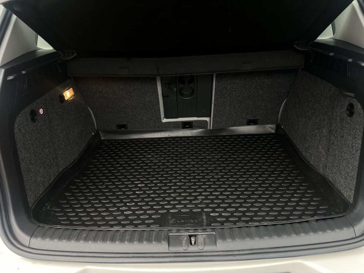 Volkswagen Tiguan — фото 11