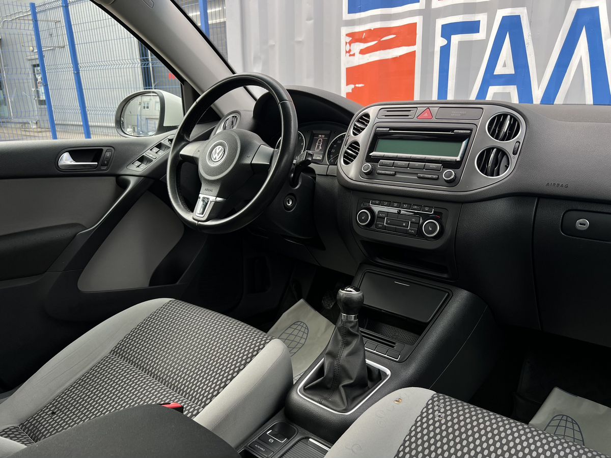 Volkswagen Tiguan — фото 15