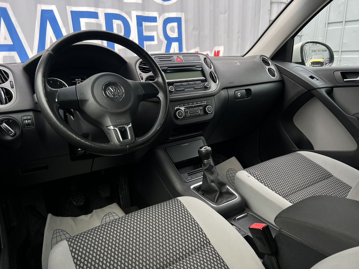 Volkswagen Tiguan — фото 14