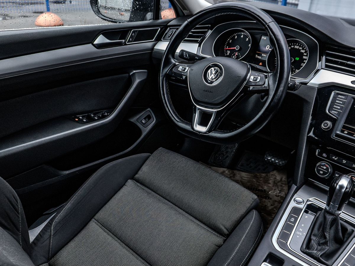 Volkswagen Passat — фото 13