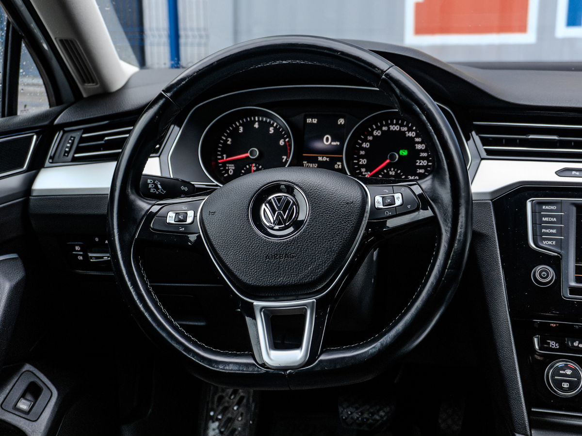 Volkswagen Passat — фото 14