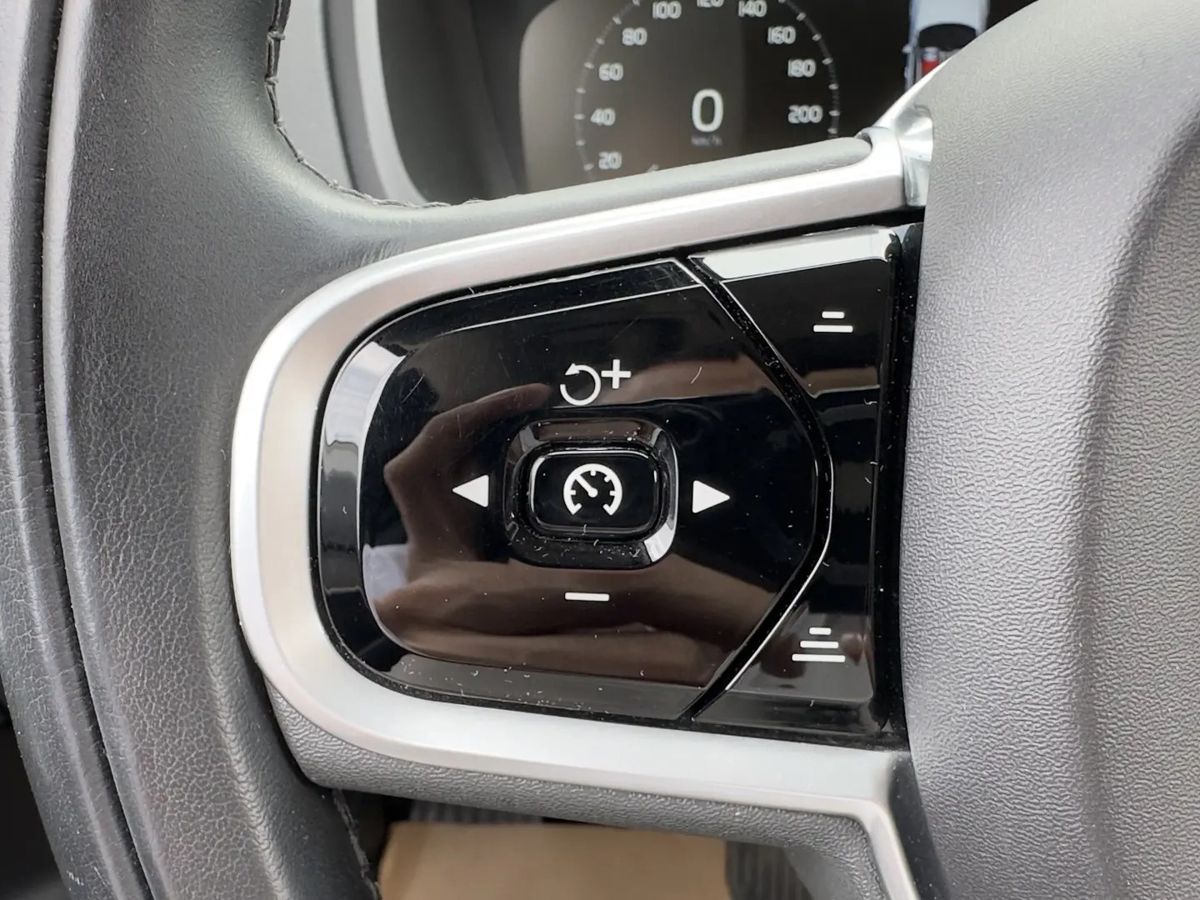 Volvo XC90 — фото 17