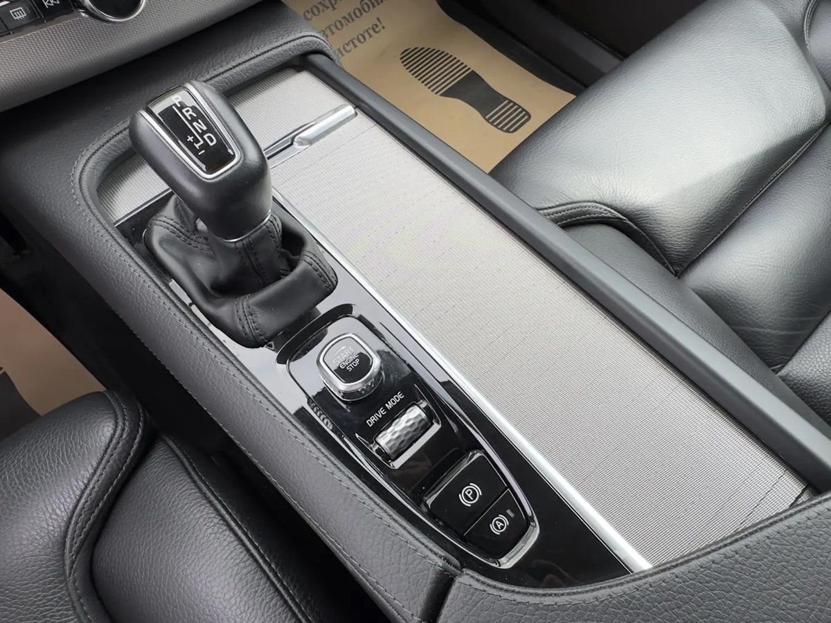 Volvo XC90 — фото 20