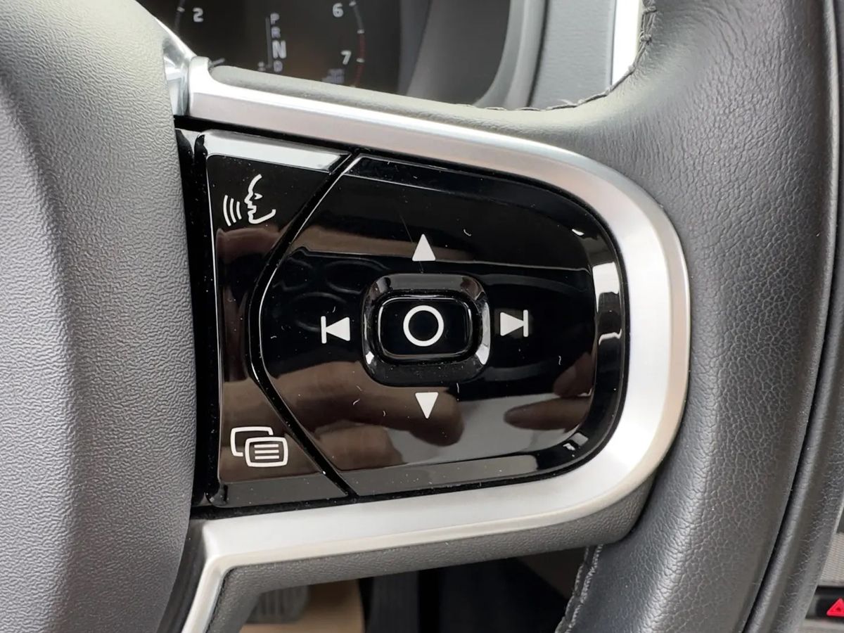 Volvo XC90 — фото 23