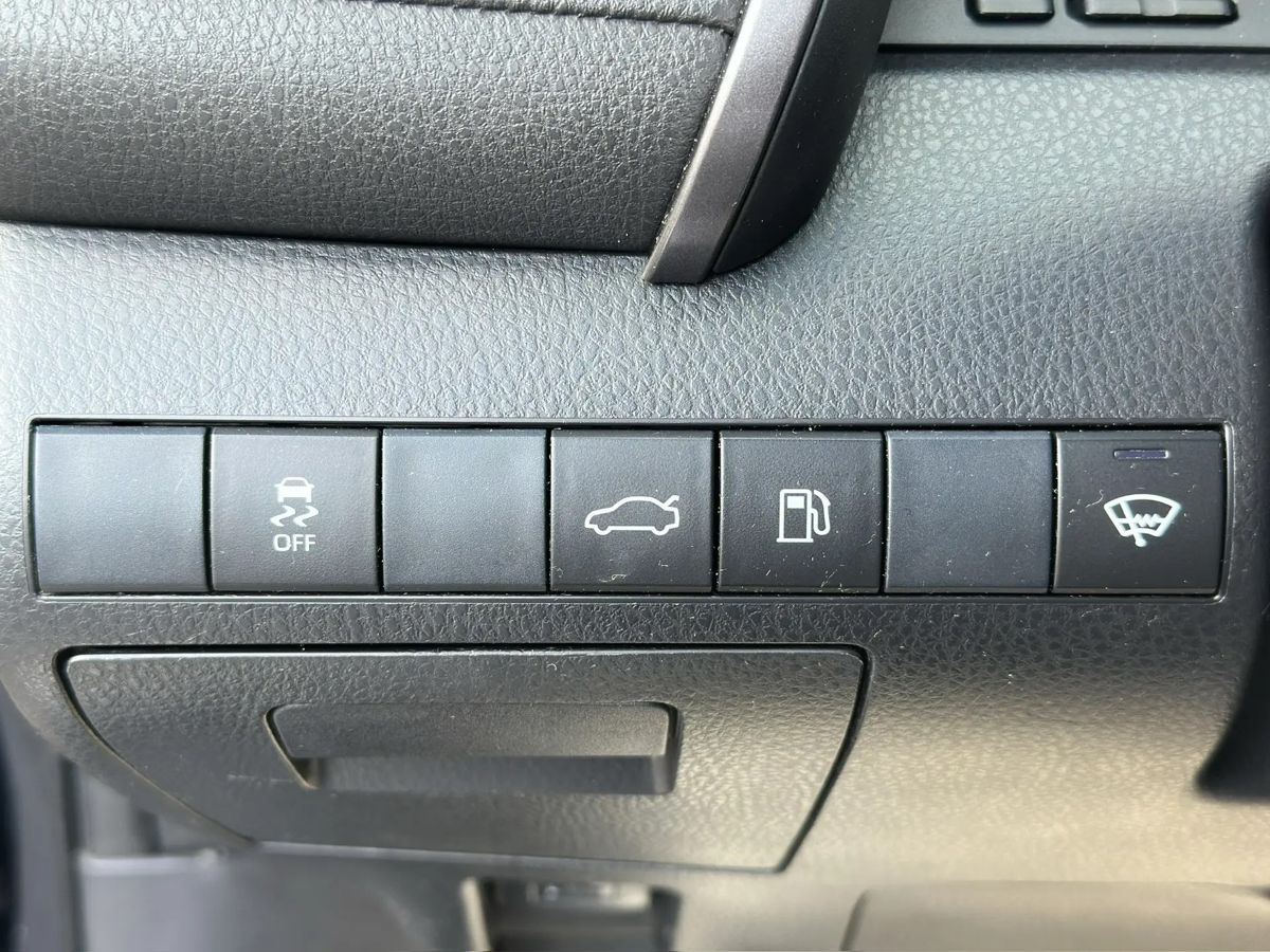 Toyota Camry — фото 12