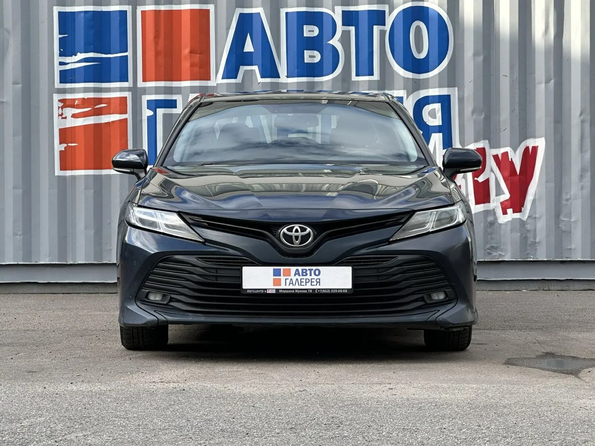 Toyota Camry — фото 2