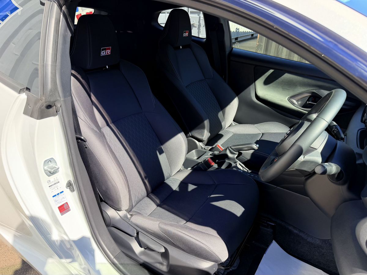 Toyota Yaris — фото 10