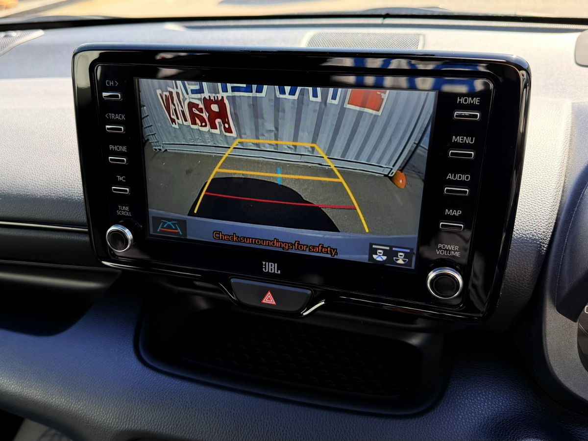 Toyota Yaris — фото 12