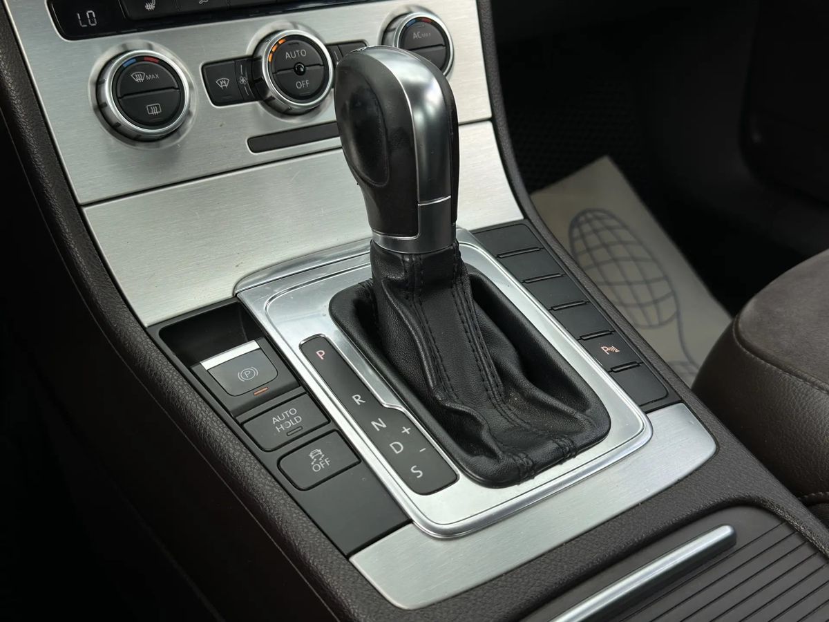 Volkswagen Passat — фото 13