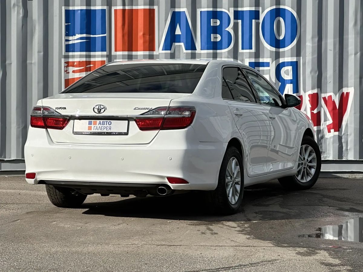 Toyota Camry — фото 4