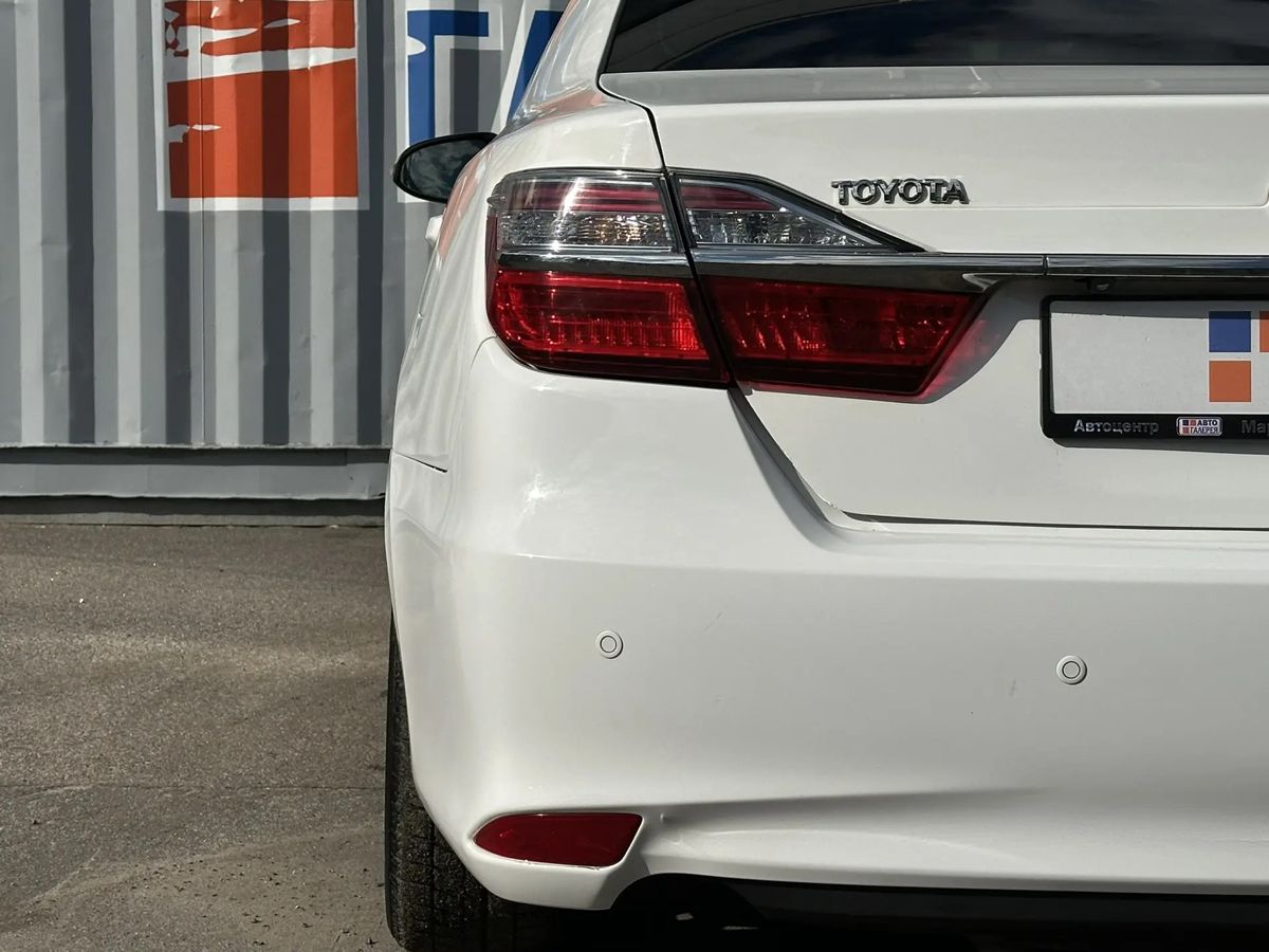 Toyota Camry — фото 9