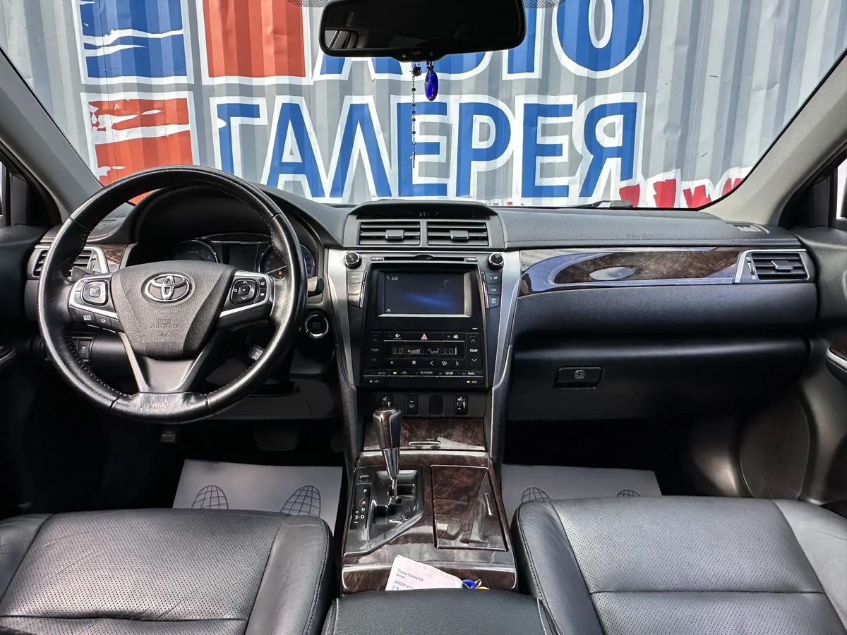 Toyota Camry — фото 11