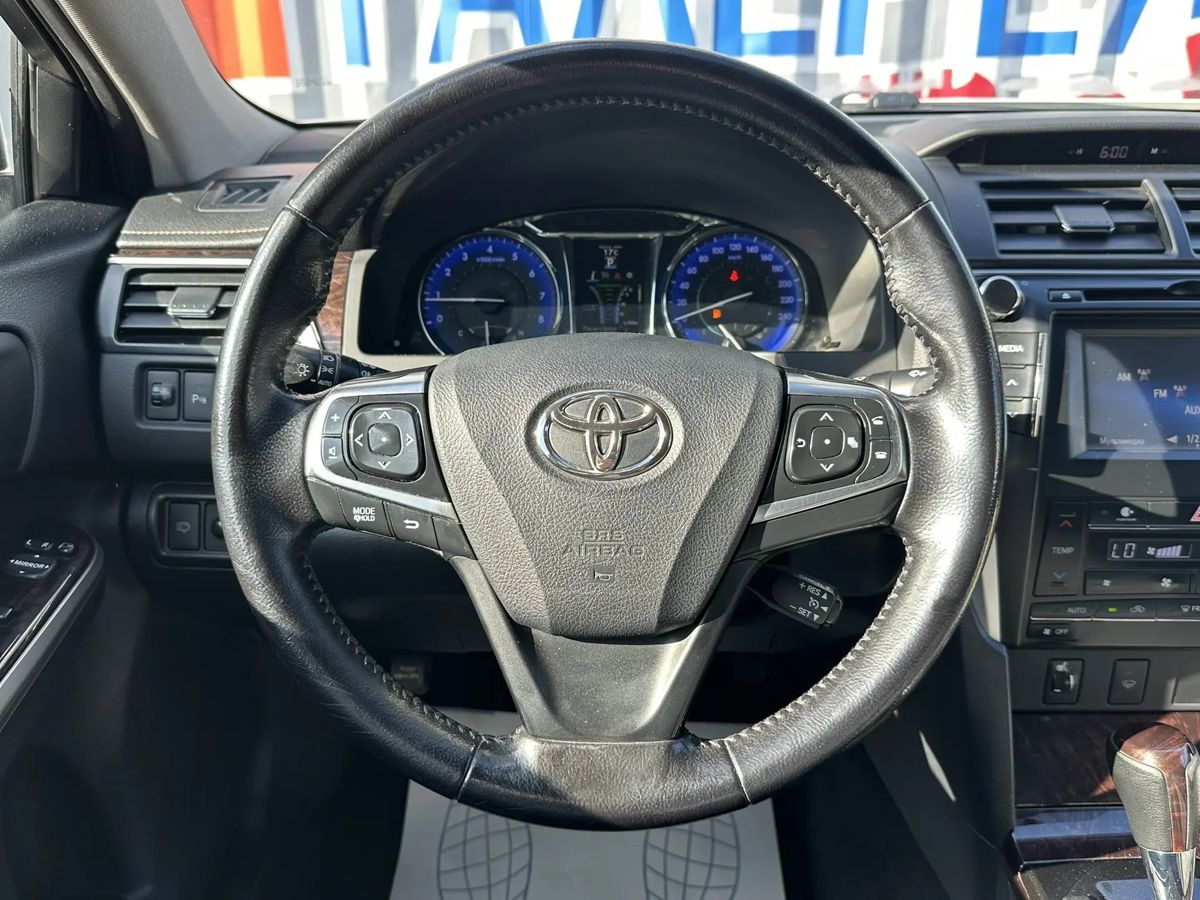 Toyota Camry — фото 13