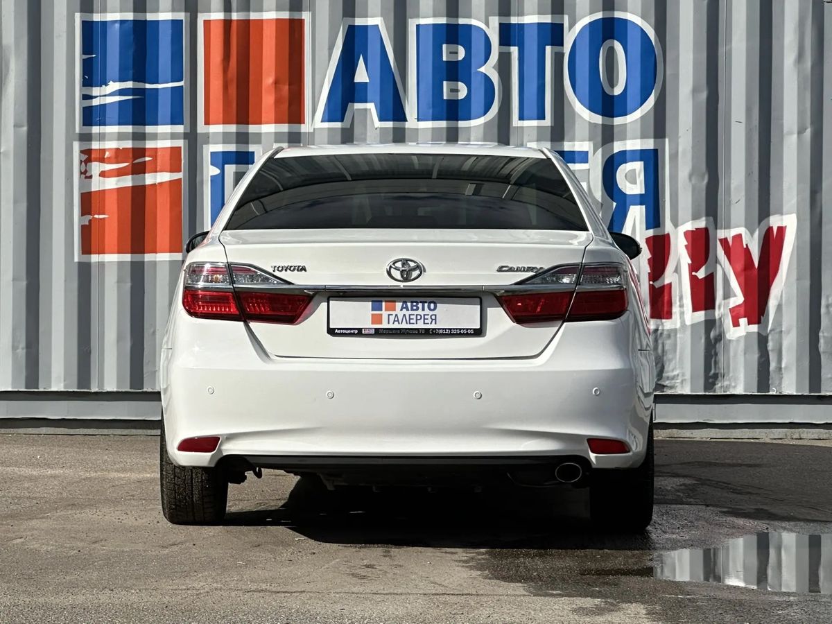Toyota Camry — фото 5