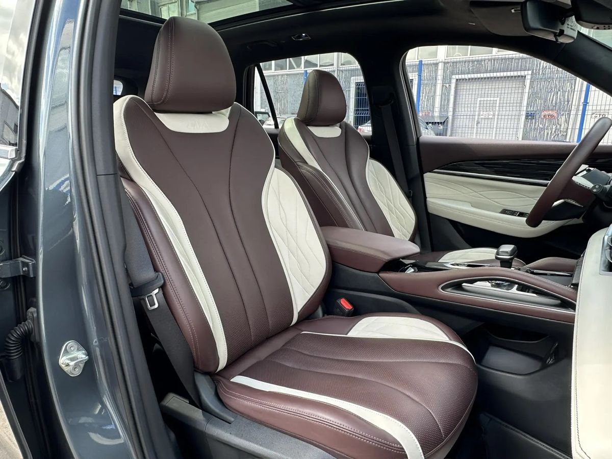 Geely Monjaro — фото 29