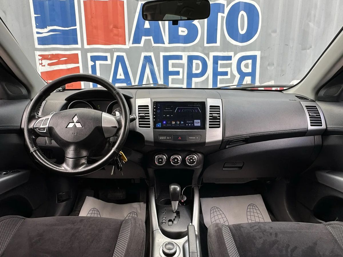Mitsubishi Outlander — фото 14