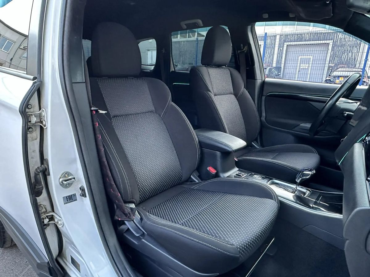 Mitsubishi Outlander — фото 16